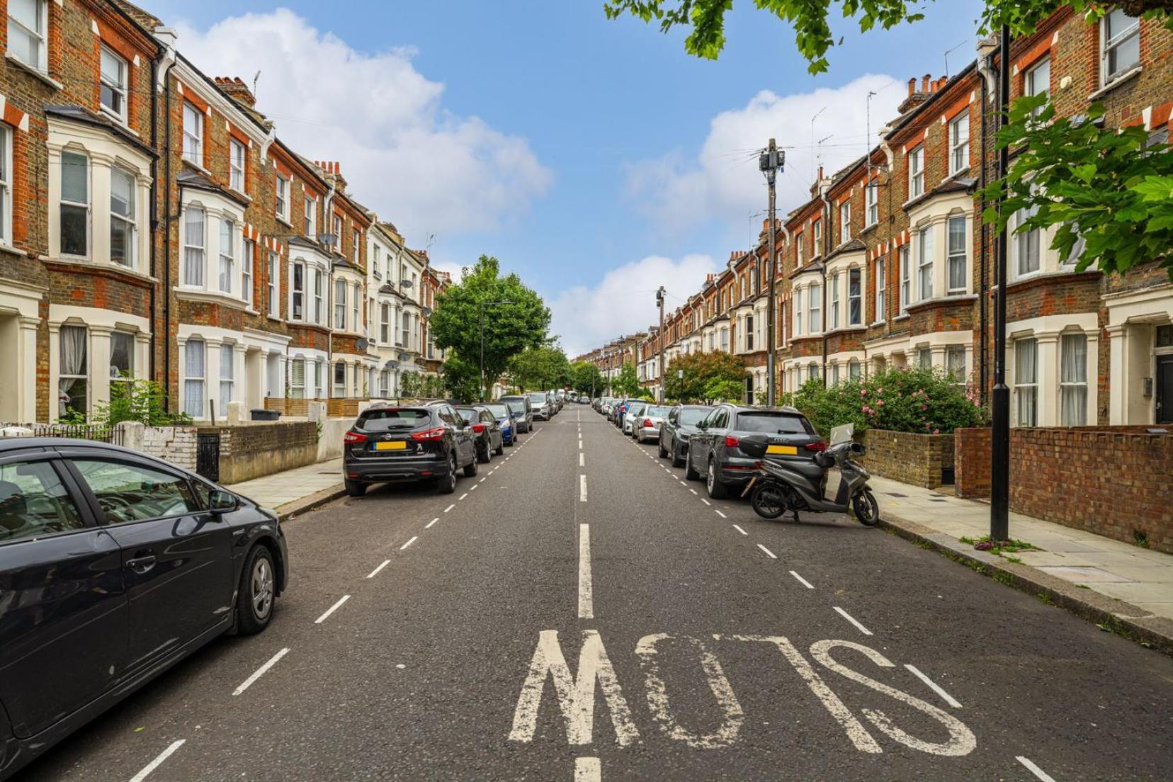 Modern Split Level 2br Spacious Maida Vale Londra
